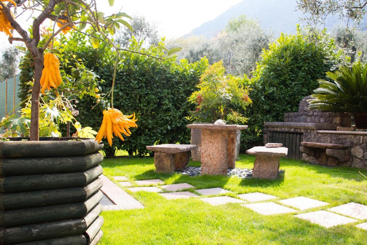 Guesthouse "Villa Tamas" Limone sul Garda Buitenkant foto